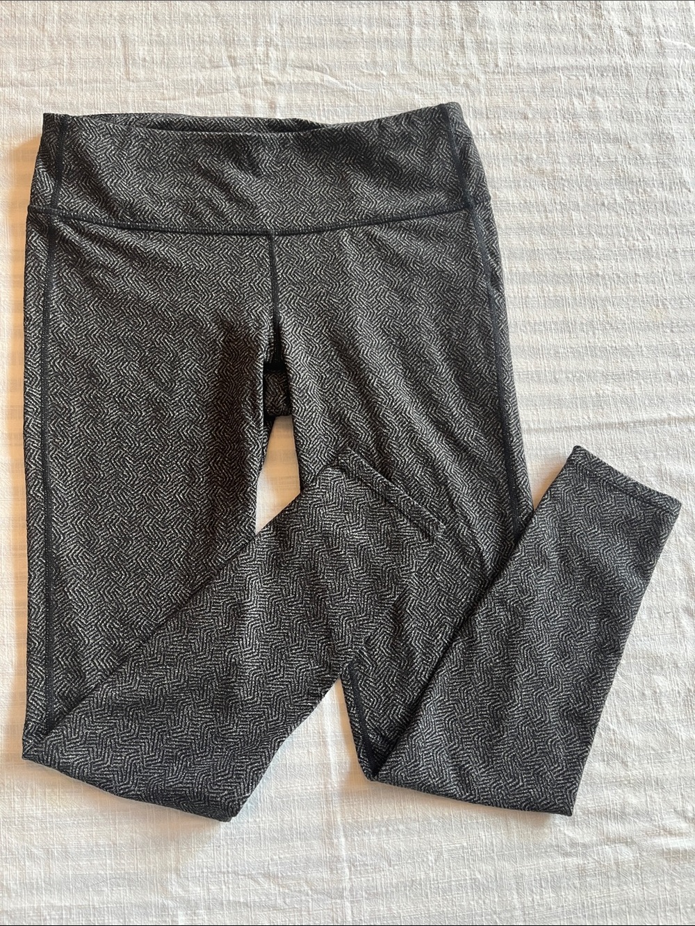 Athleta Mid-Rise Ankle Black & Gray Chevron-Print Leggings